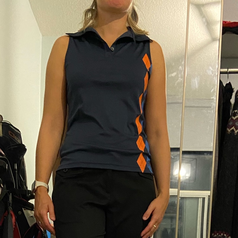 Quagmire golf top size small